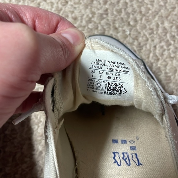 size 9 cream color Converse All Star sneakers - Picture 6 of 6